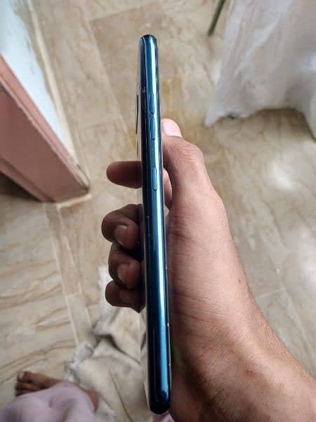 LG V40 THINQ GAMING PHONE 4 64 NON PTA 0