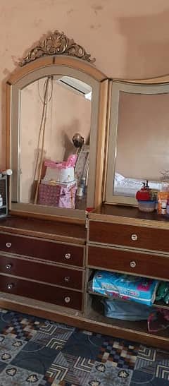 dressing table in good condition