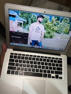 Mac Book air 2017 10/10 Condition