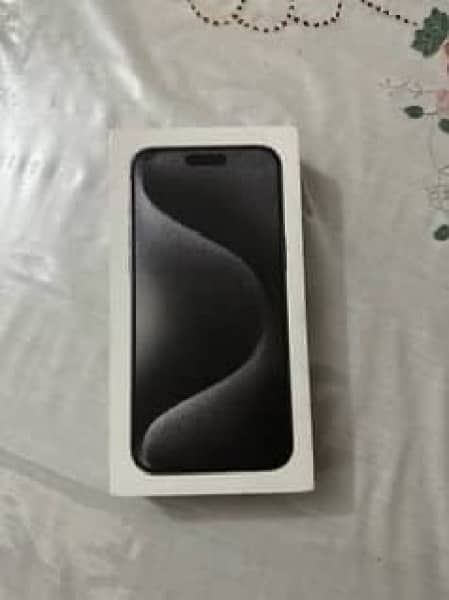 iPhone 15 256 GB matte black 2