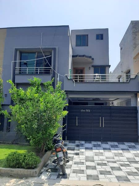 House for sale 9 marla usman block bahria town lahore 0