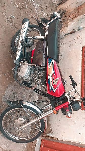 Honda 125 good condition. 1