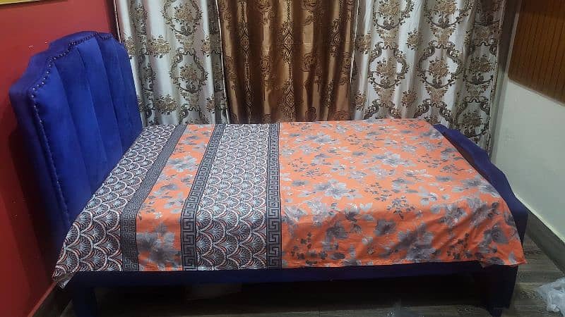 single customized bed in very good condition 10/10 1