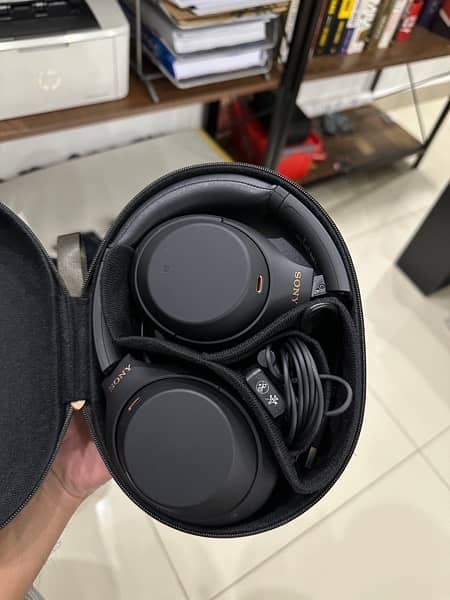 10/10 Sony WH1000XM4 Wireless Headphones 1