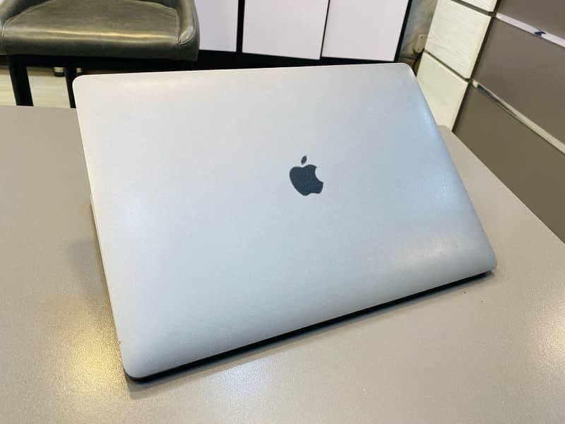 15” MacBook Pro 2019 i7/16/256 3