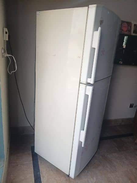 haier jumbo size fridge 10 by 10 condition 1