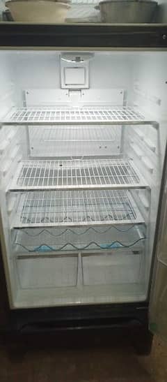 2 year used freezer door minor demadge but no gass leacked