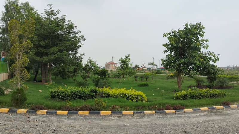 "Prime 10 Marla Plot For Sale In LDA City, Lahore" 2