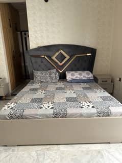 Bed with 2 side table and matress