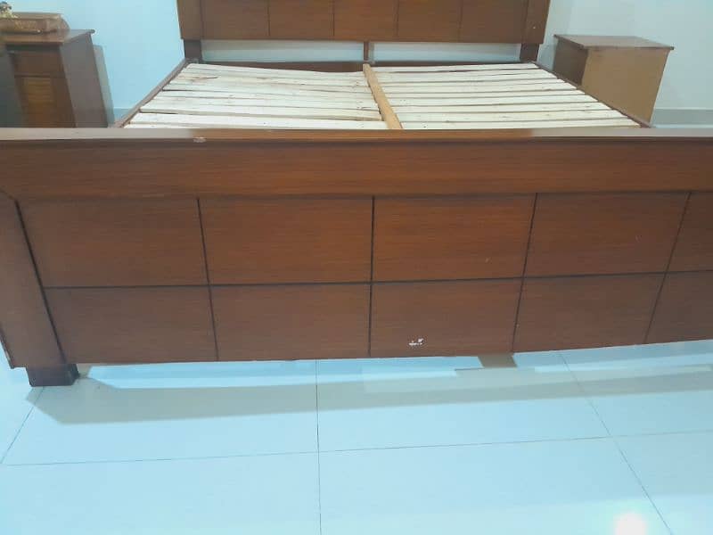 used beds with side tables 1