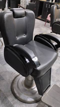 Beauty Parlor, Salon Chair in Good Condition