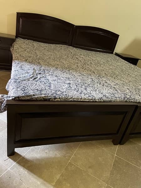 2 single bed with side table and dressing table 4