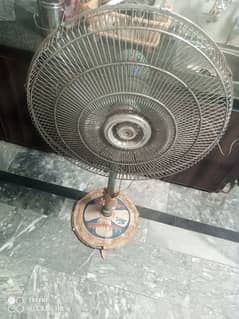 Crescent padestal fan