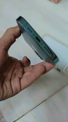 I phone 12 Pro sell karna he condition ap k smane he ladis hand he