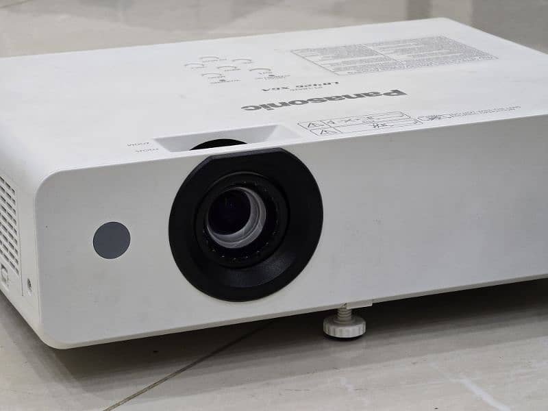 Projector Panasonic PT-LB426 0