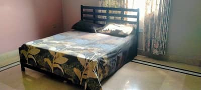 queen size iron rod bed with mattress