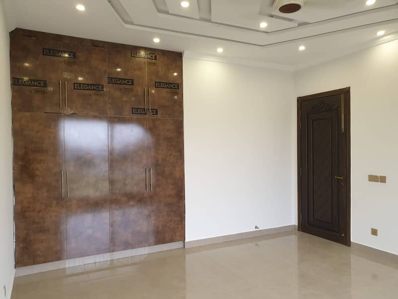 A Beautiful Designer 1 Kanal Brand New Luxury Stylish UPPER PORTION FOR RENT On Vip Location Close To Park In Bahria Town Lahore 11