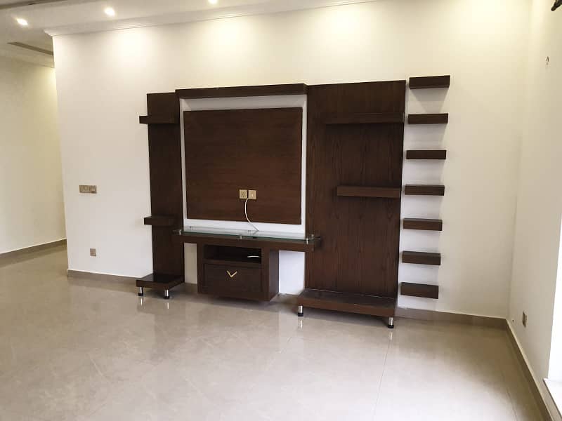 A Beautiful Designer 1 Kanal Brand New Luxury Stylish UPPER PORTION FOR RENT On Vip Location Close To Park In Bahria Town Lahore 22