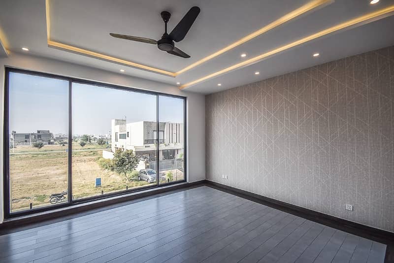 Near Fair Ways DHA Raya - 1 Kanal Adorable Bungalow On Top Location For Sale in DHA Phase 7 Lahore 28