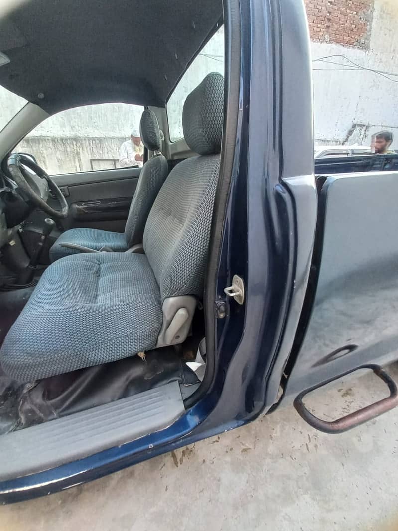 Toyota Hilux 2007 single cabin 12