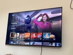 amazing condition full smart tv with wall mount included 0