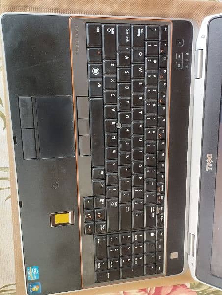 Dell Touch screen Laptop for sale best battery backup 8