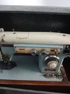 INDUSTRIAL ELECTRIC SEWING MACHINE WITH PADDLE AND CASE