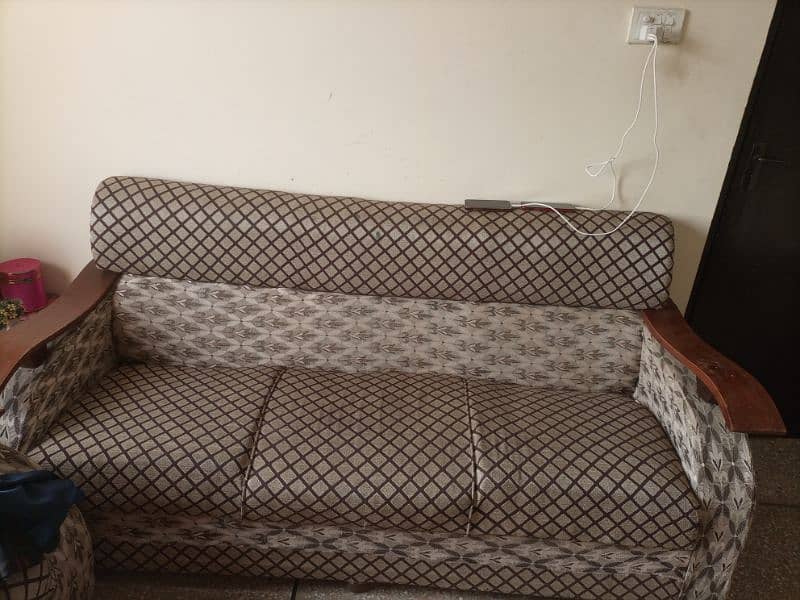 8 seats sofa in good condition 2