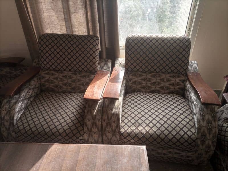 8 seats sofa in good condition 3