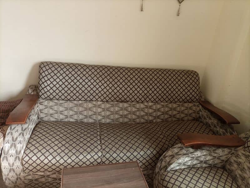 8 seats sofa in good condition 4