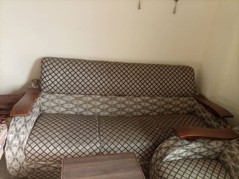 8 seats sofa in good condition 5