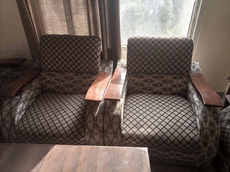 8 seats sofa in good condition 6