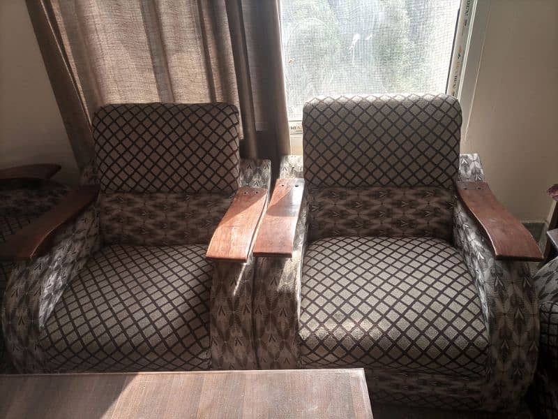 8 seats sofa in good condition 7