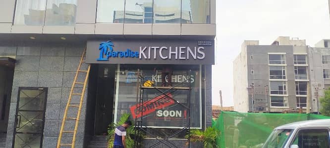 sign boards k kaam k liye helper ki zarorat hai