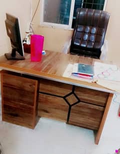 Office Table nd Chairs for sale 0