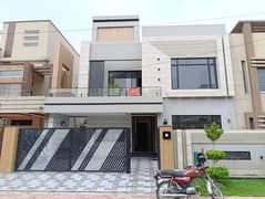 MODERN DESIGN 10 MARLA HOUSE FOR SALE IN GOOD LOCATION OF BAHRIA TOWN LAHORE