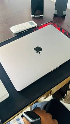 MacBook pro 2017 core i5