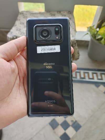 Sharp Aquos R6 - Mobile Phones - 1092691922