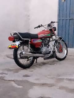 Honda 125 hai jis bande ne lena hai vahi Rabta Karen