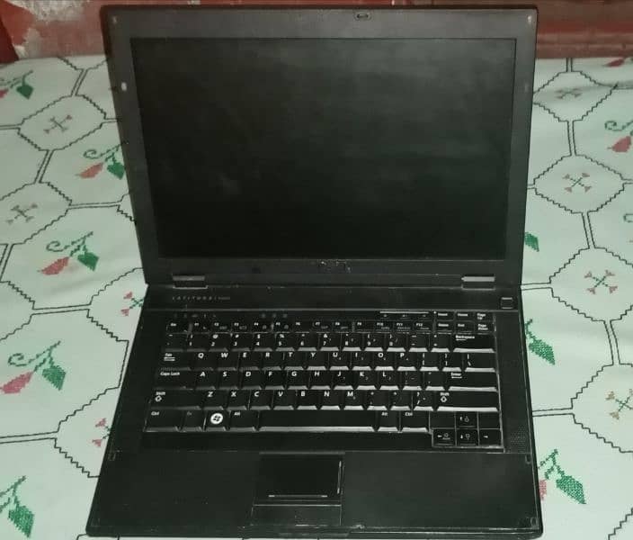 Dell Latitude e5400 Laptop 0