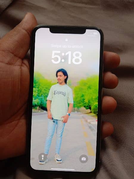 I phone 11 pro 256gb nonpta sim 4 month work kre gi 1