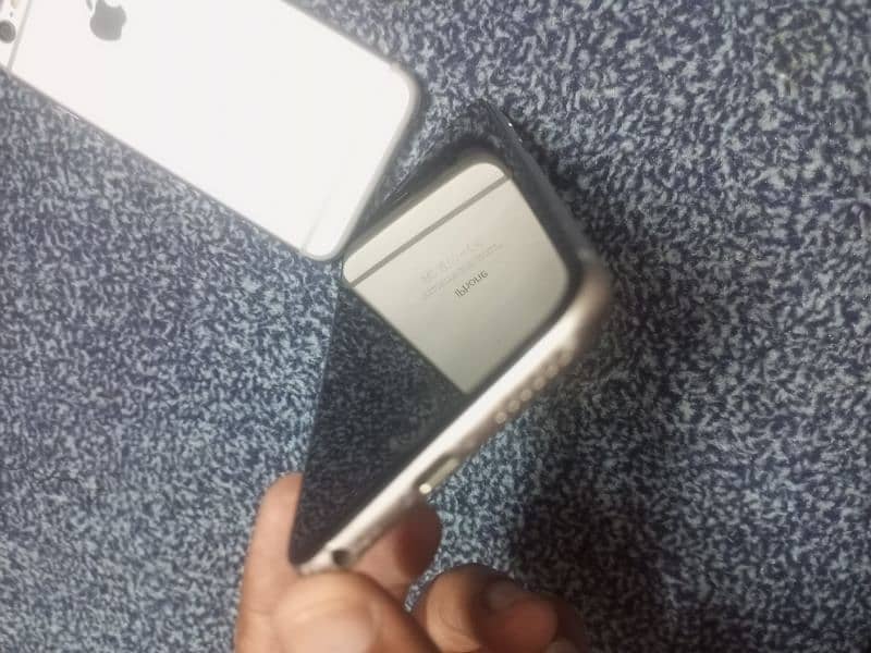 2 good condition Iphone 6 dead phone 2