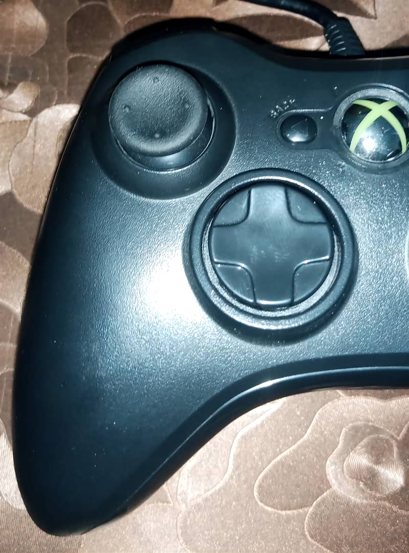 Original Xbox 360 Wired Controller in 9/10 Condition 2