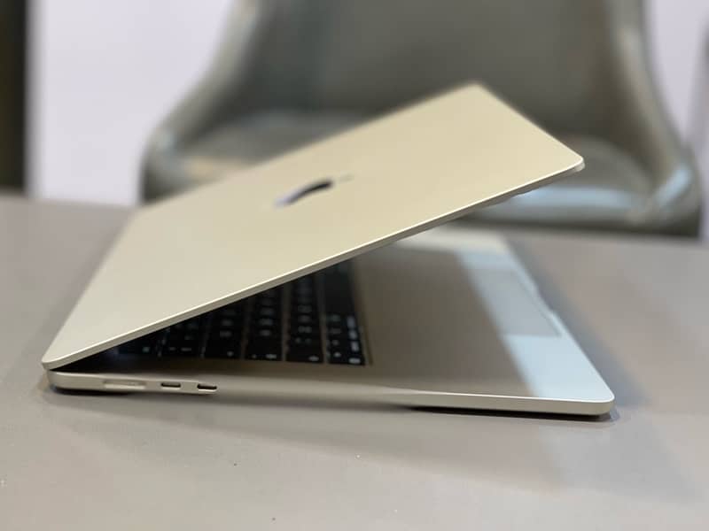 MACbook pro M1 pro chip 14 inches 1