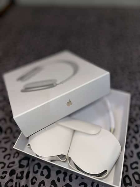 apple airpods max silver colour bluetooth headphones with case and box 4