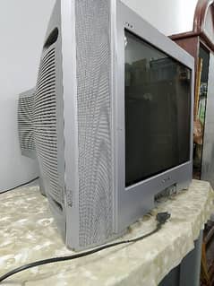 2004 Sony Tv for sale.