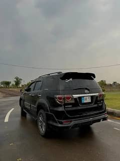 Toyota Fortuner V 2015 0