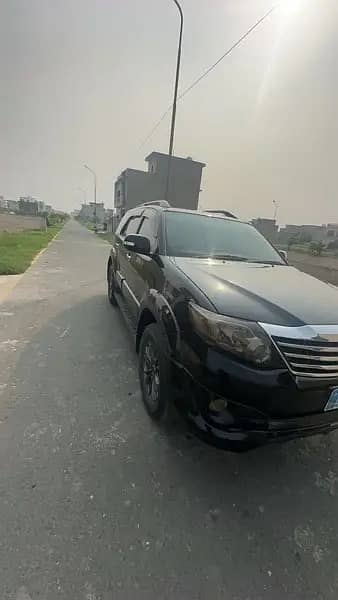 Toyota Fortuner V 2015 1