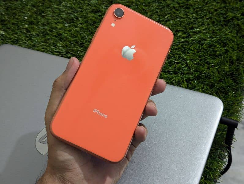 iPhone XR 4