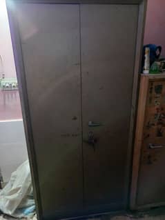 200+ Kg Iron/Steel wardrobe